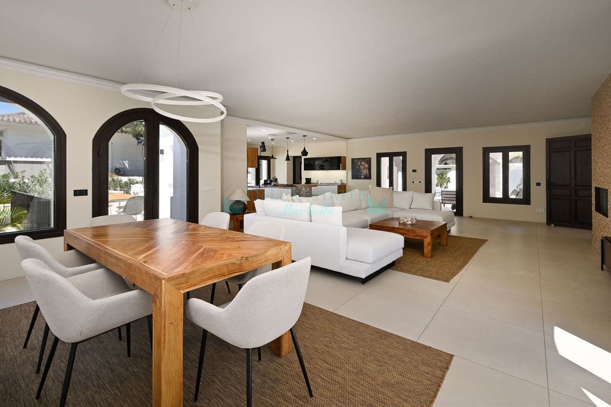 Villa en alquiler en Marbesa, Marbella Este