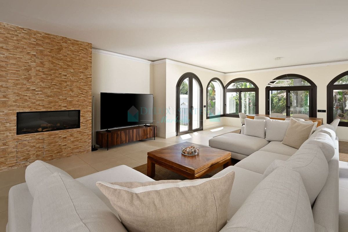 Villa en alquiler en Marbesa, Marbella Este