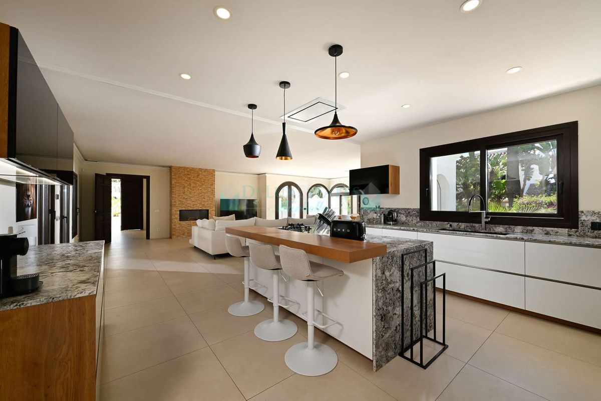 Villa en alquiler en Marbesa, Marbella Este