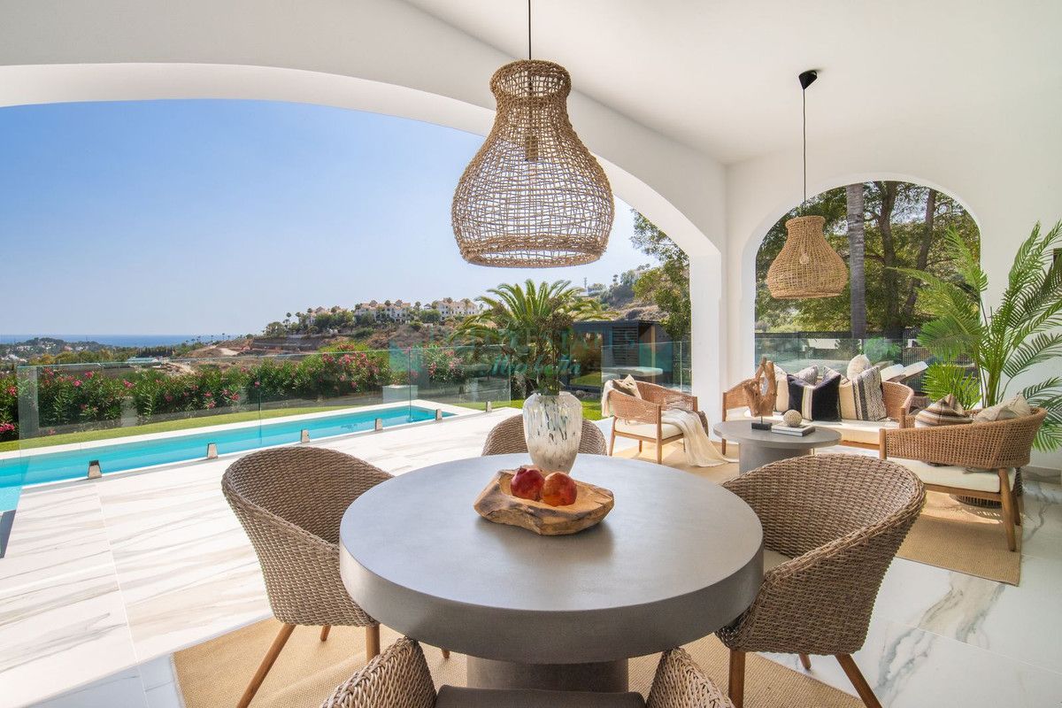 Villa en venta en El Paraiso, Estepona