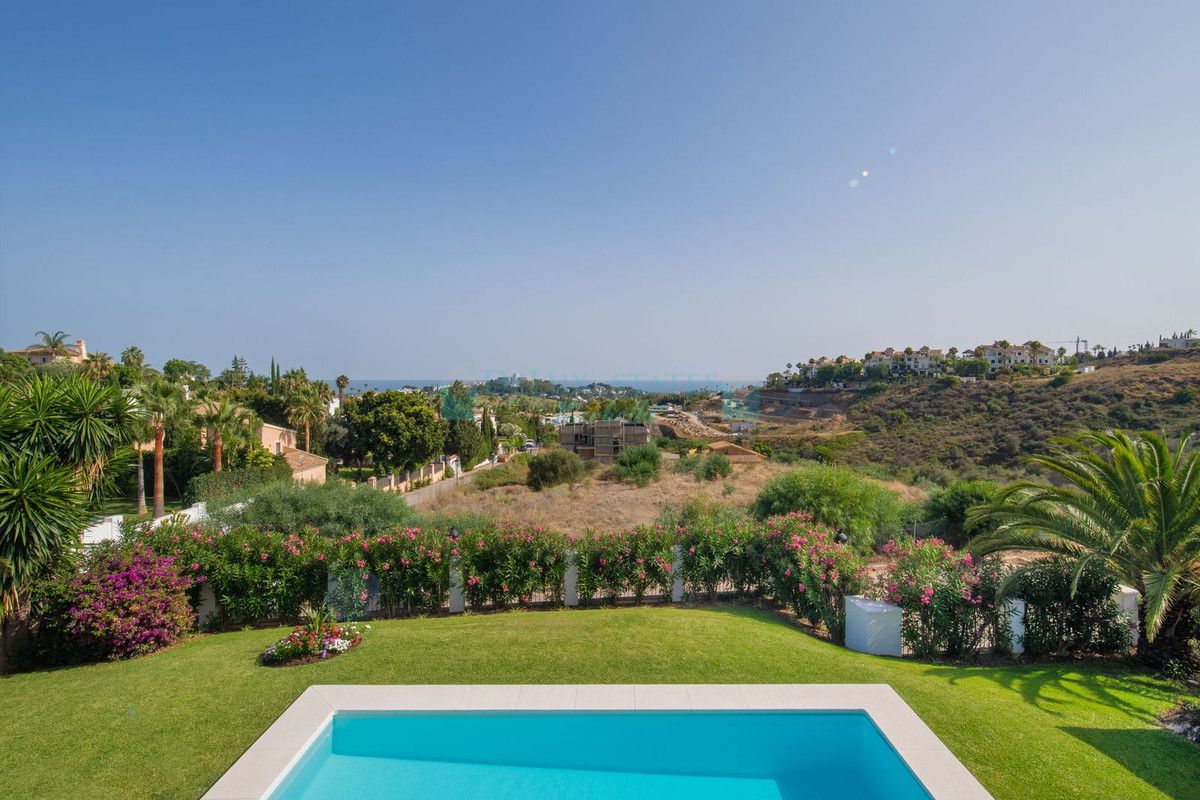 Villa en venta en El Paraiso, Estepona