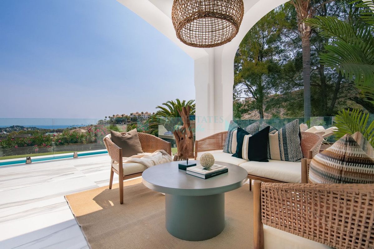 Villa en venta en El Paraiso, Estepona