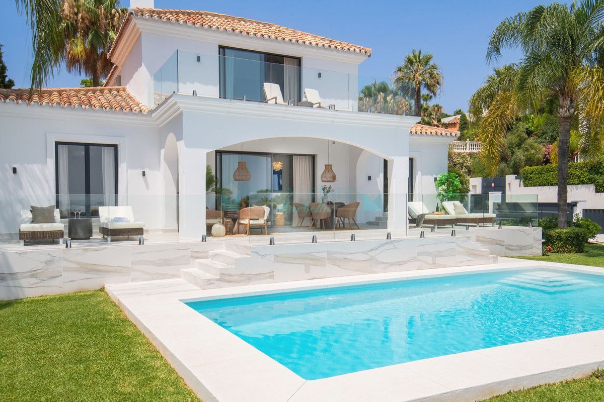 Villa en venta en El Paraiso, Estepona