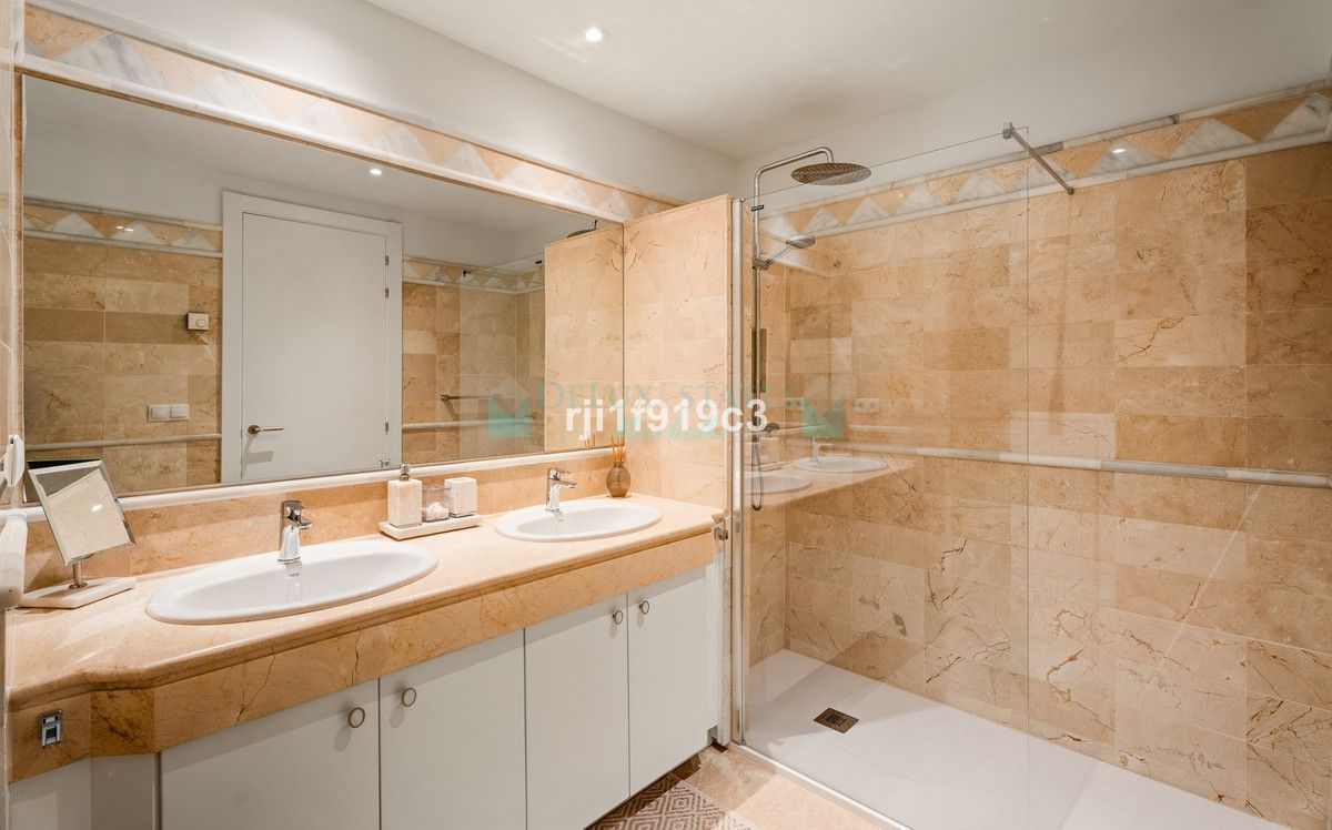 Apartment for sale in Elviria, Marbella East