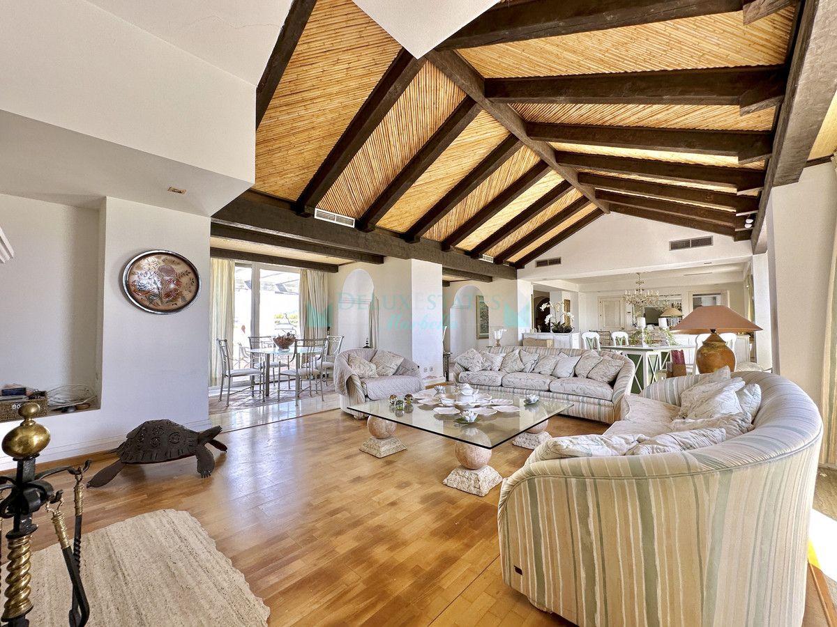 Penthouse for sale in Estepona