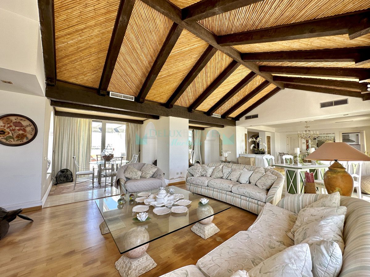 Penthouse for sale in Estepona