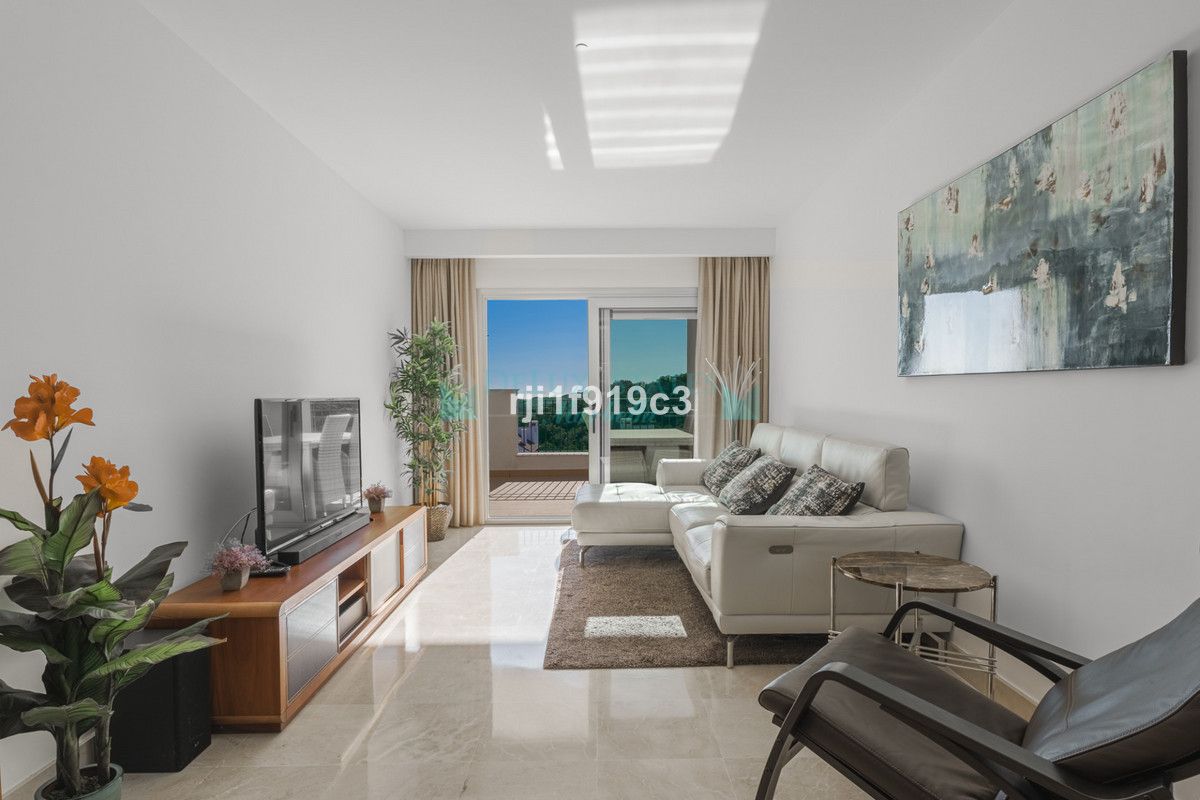 Apartment for sale in La Mairena, Marbella East