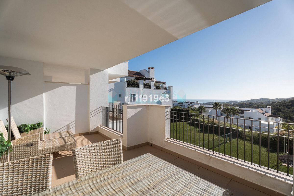 Apartment for sale in La Mairena, Marbella East