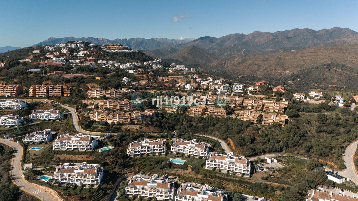 Apartment for sale in La Mairena, Marbella East