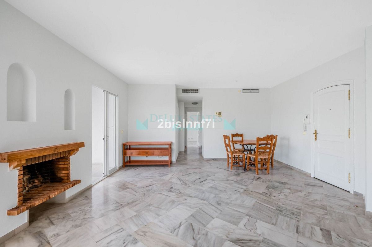 Apartamento en venta en Elviria, Marbella Este