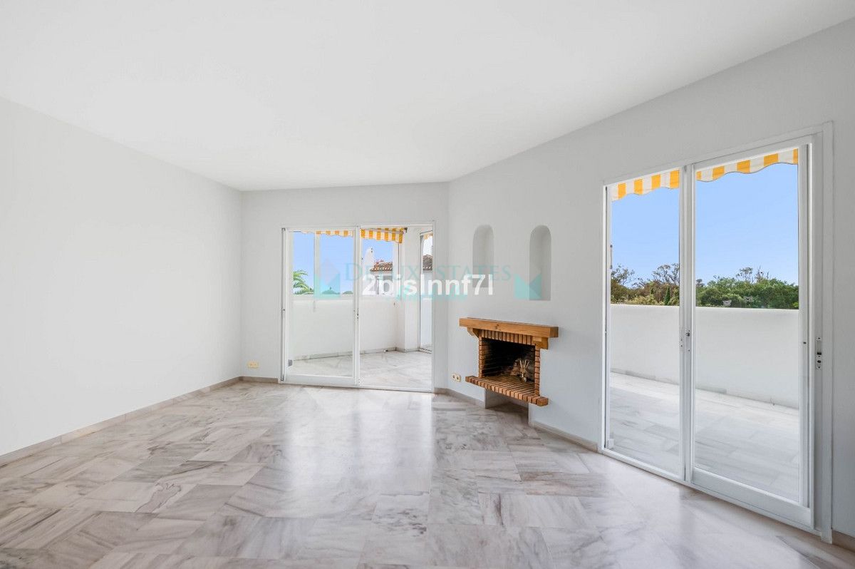 Apartamento en venta en Elviria, Marbella Este