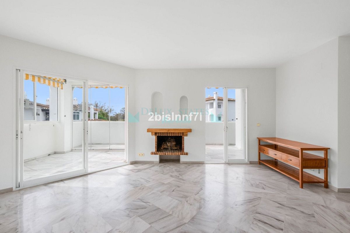 Apartamento en venta en Elviria, Marbella Este