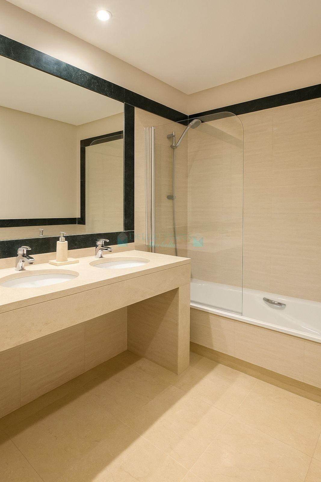 Apartamento Planta Baja en venta en Benahavis