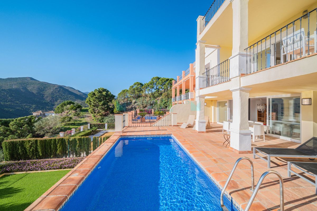 Semi Detached Villa for sale in Benahavis