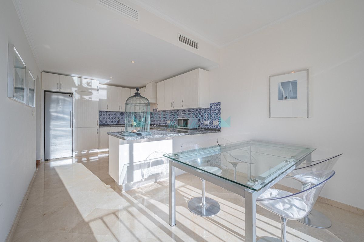 Semi Detached Villa for sale in Benahavis