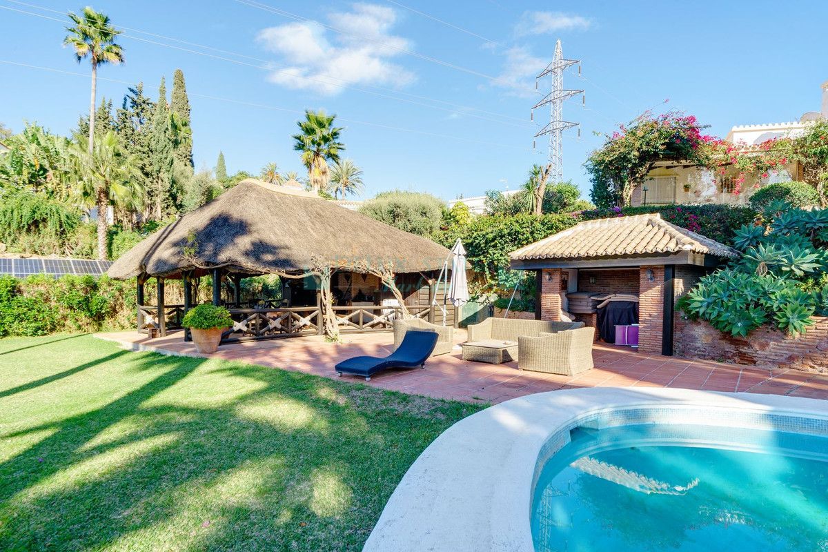 Villa for sale in El Rosario, Marbella East