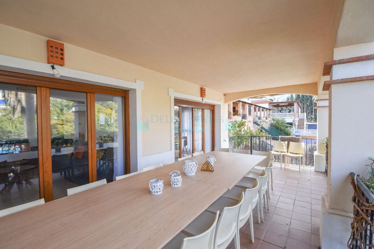 Villa Pareada en venta en Marbella