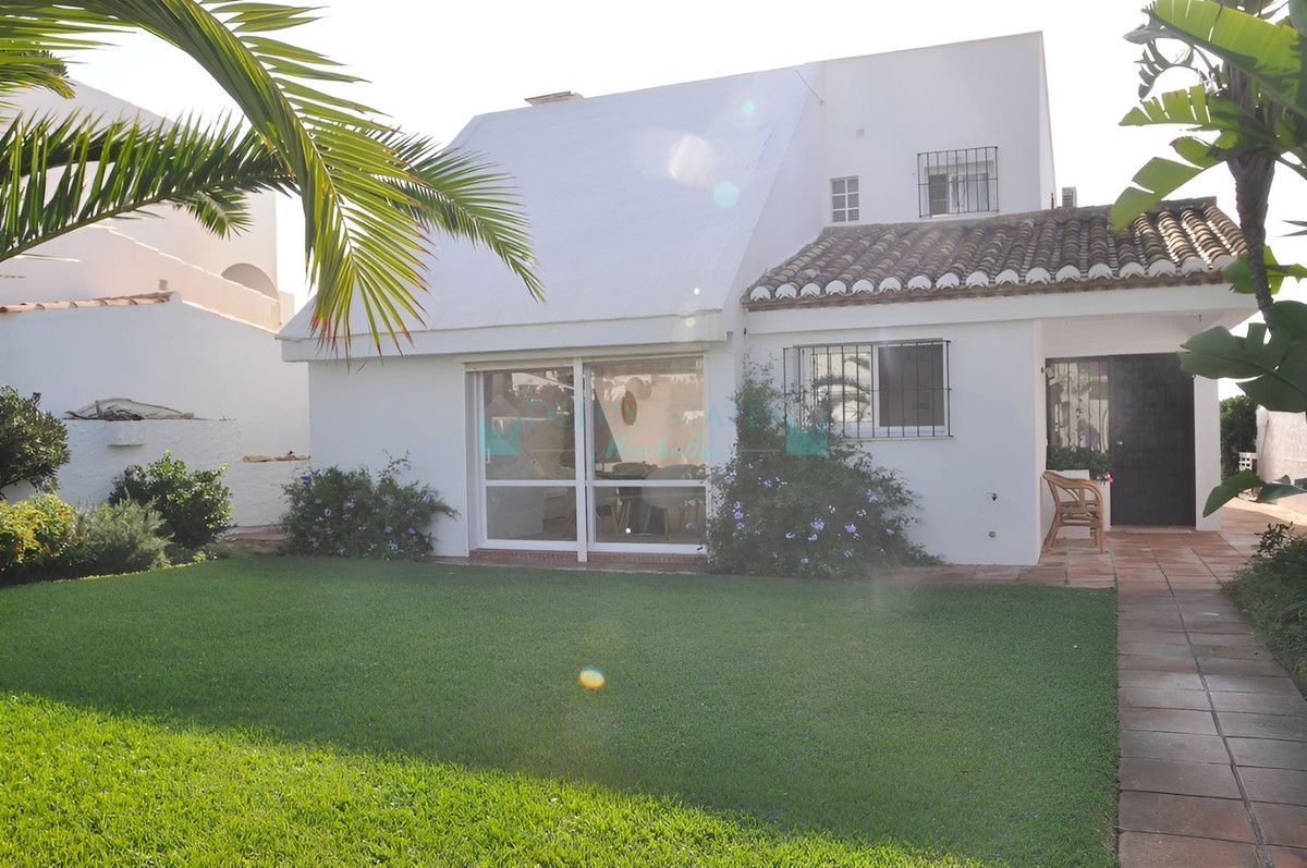 Villa en venta en Estepona