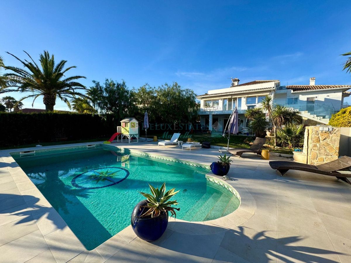 Villa for sale in Estepona