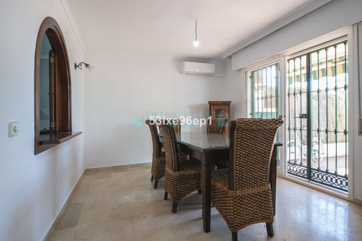 Villa Pareada en venta en New Golden Mile, Estepona