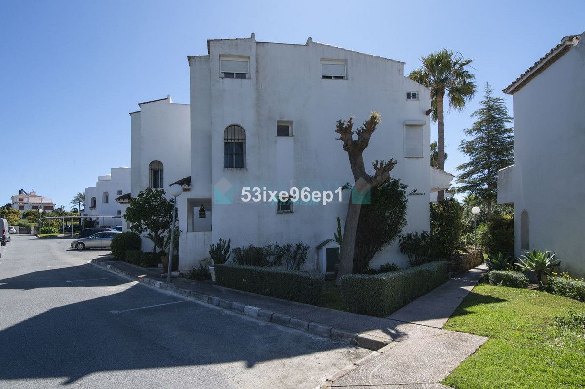 Villa Pareada en venta en New Golden Mile, Estepona