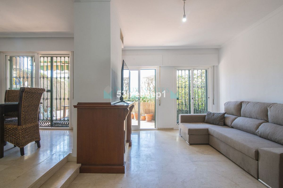 Villa Pareada en venta en New Golden Mile, Estepona