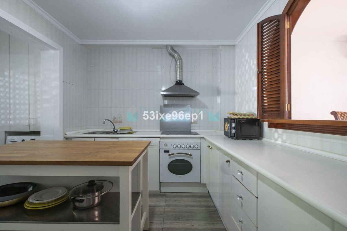 Villa Pareada en venta en New Golden Mile, Estepona