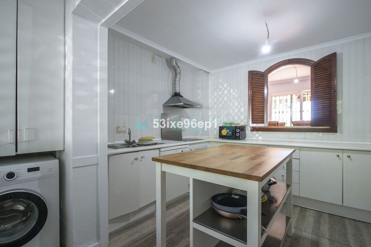 Villa Pareada en venta en New Golden Mile, Estepona