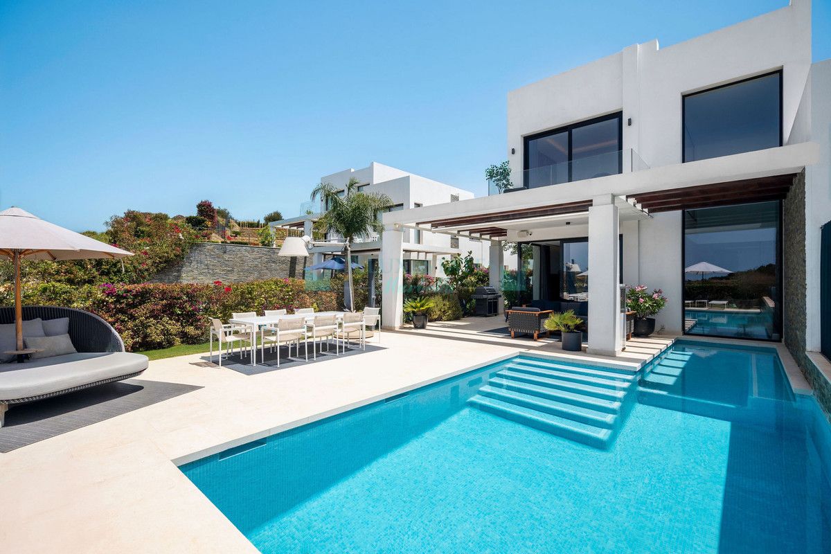 Semi Detached Villa for sale in Cabopino, Marbella East