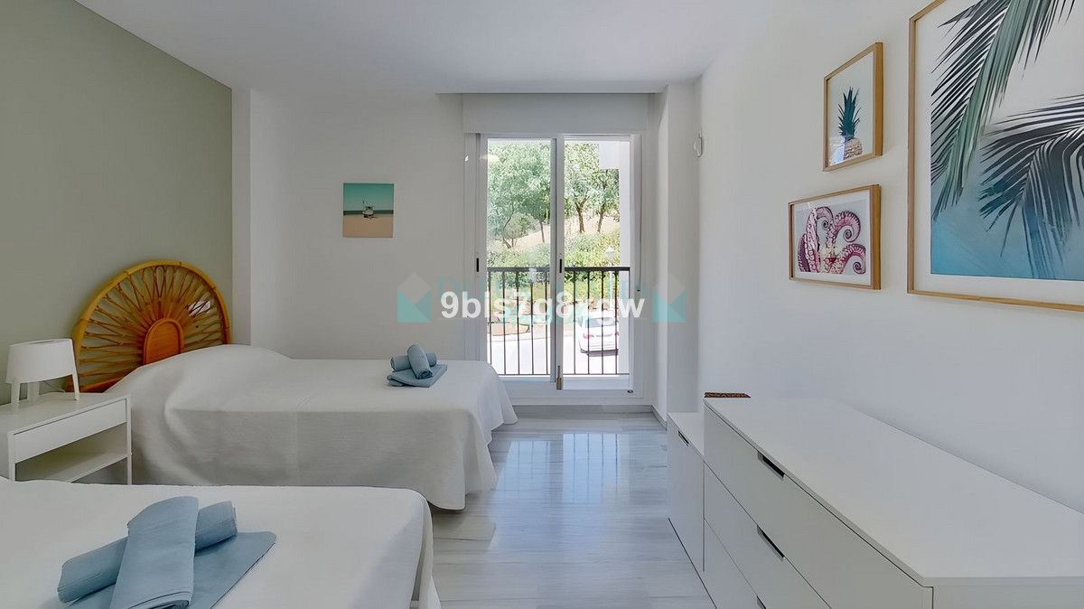 Apartamento en venta en Los Arqueros, Benahavis