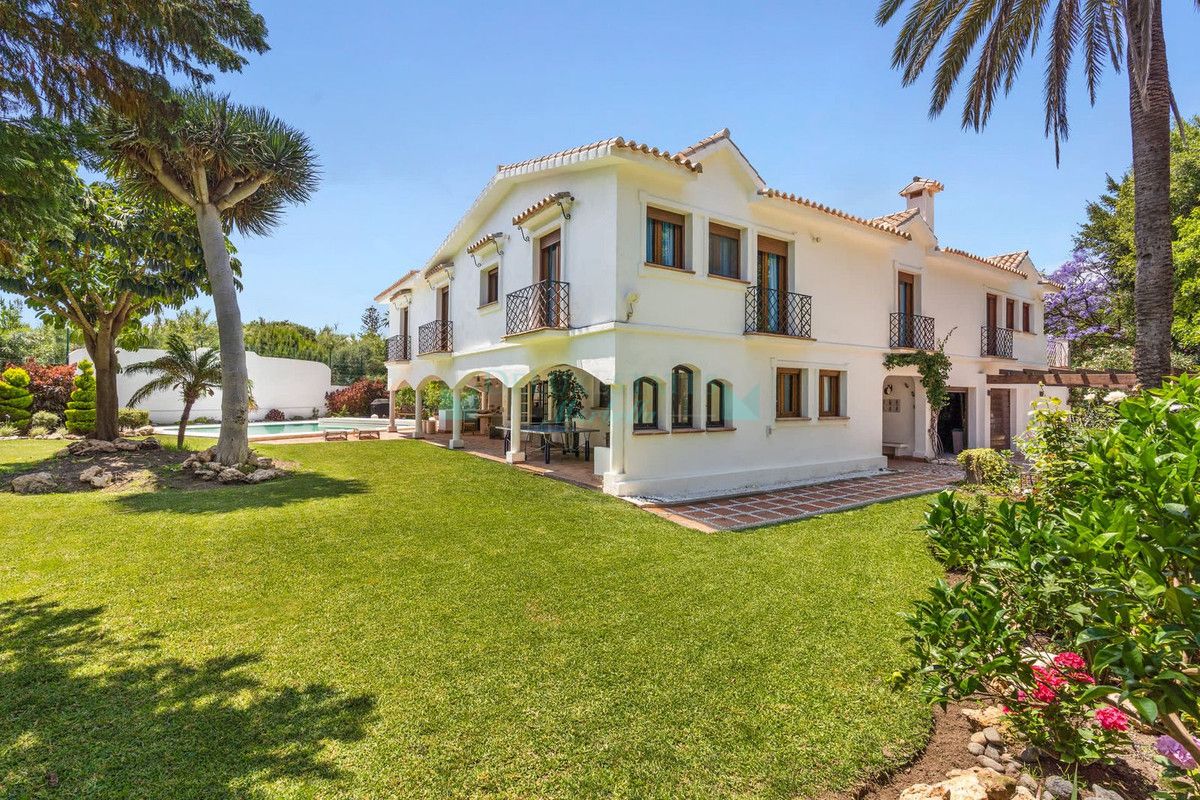 Villa for sale in Guadalmina Baja, San Pedro de Alcantara