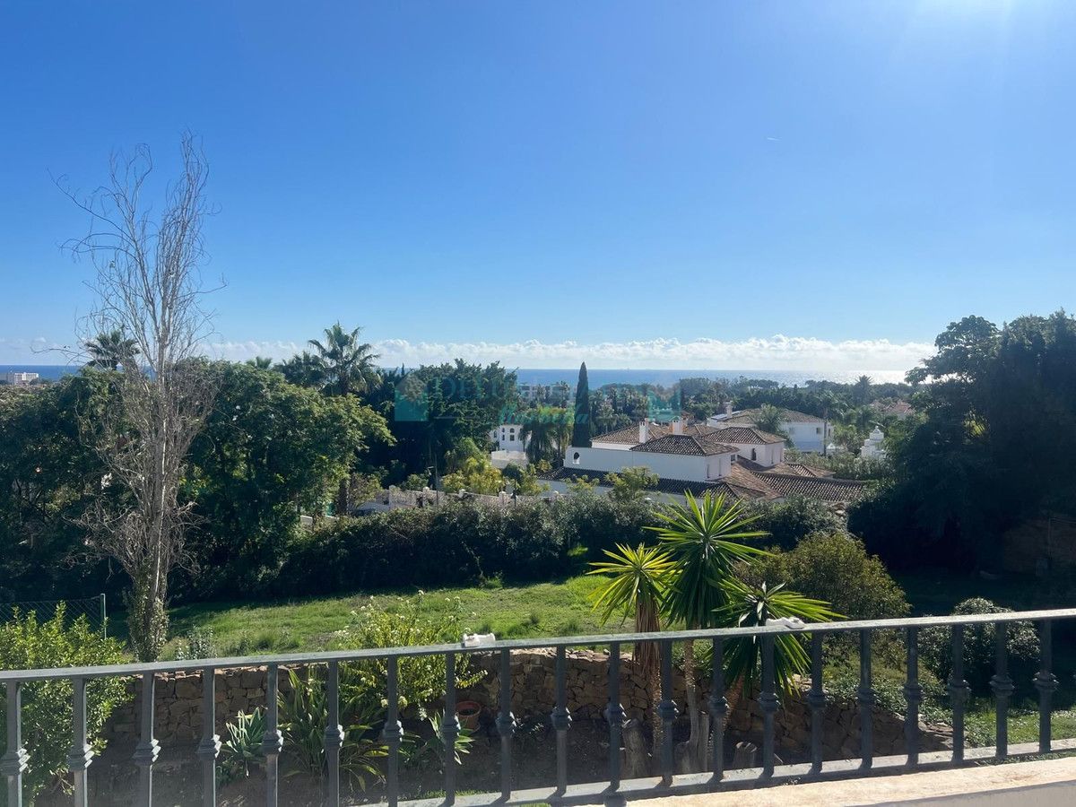 Apartment for sale in El Paraiso, Estepona