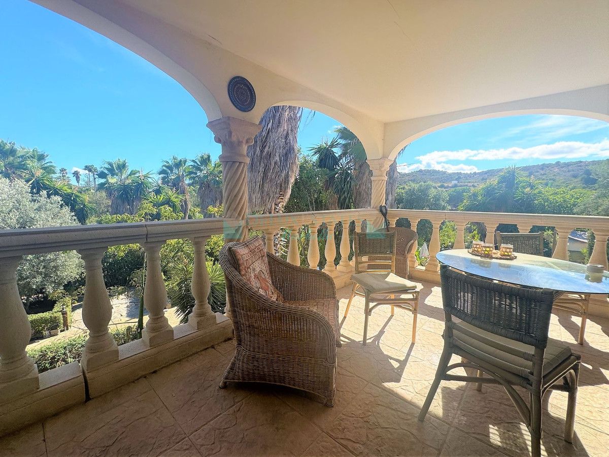 Villa for sale in Estepona