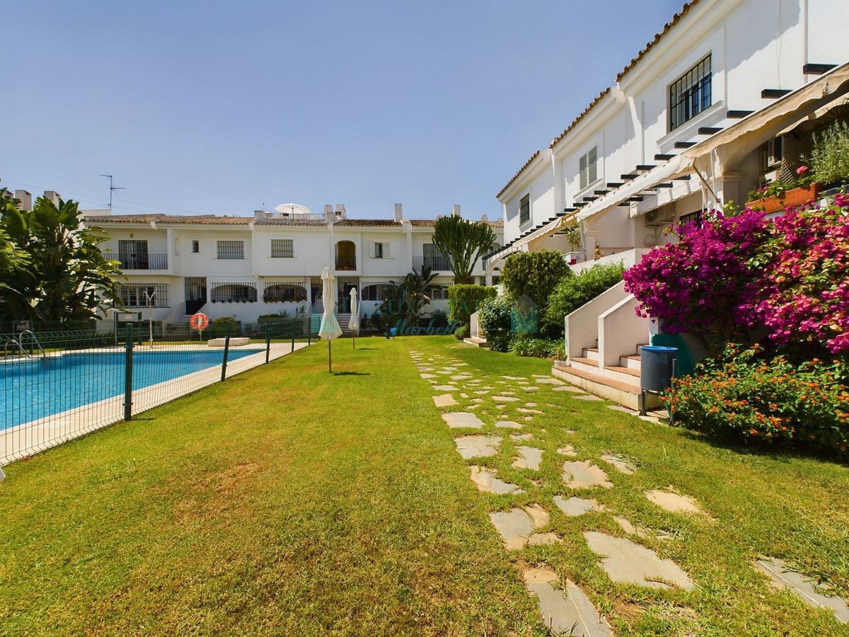 Town House for sale in Aloha, Nueva Andalucia