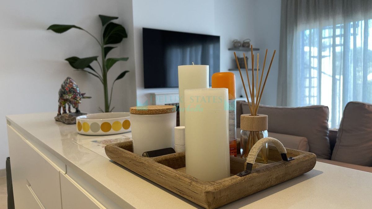 Apartamento en alquiler en El Paraiso, Estepona