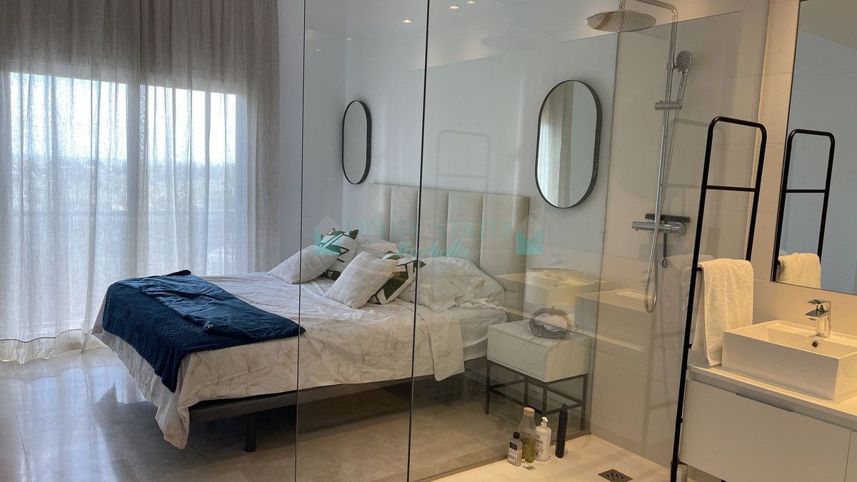 Apartamento en alquiler en El Paraiso, Estepona