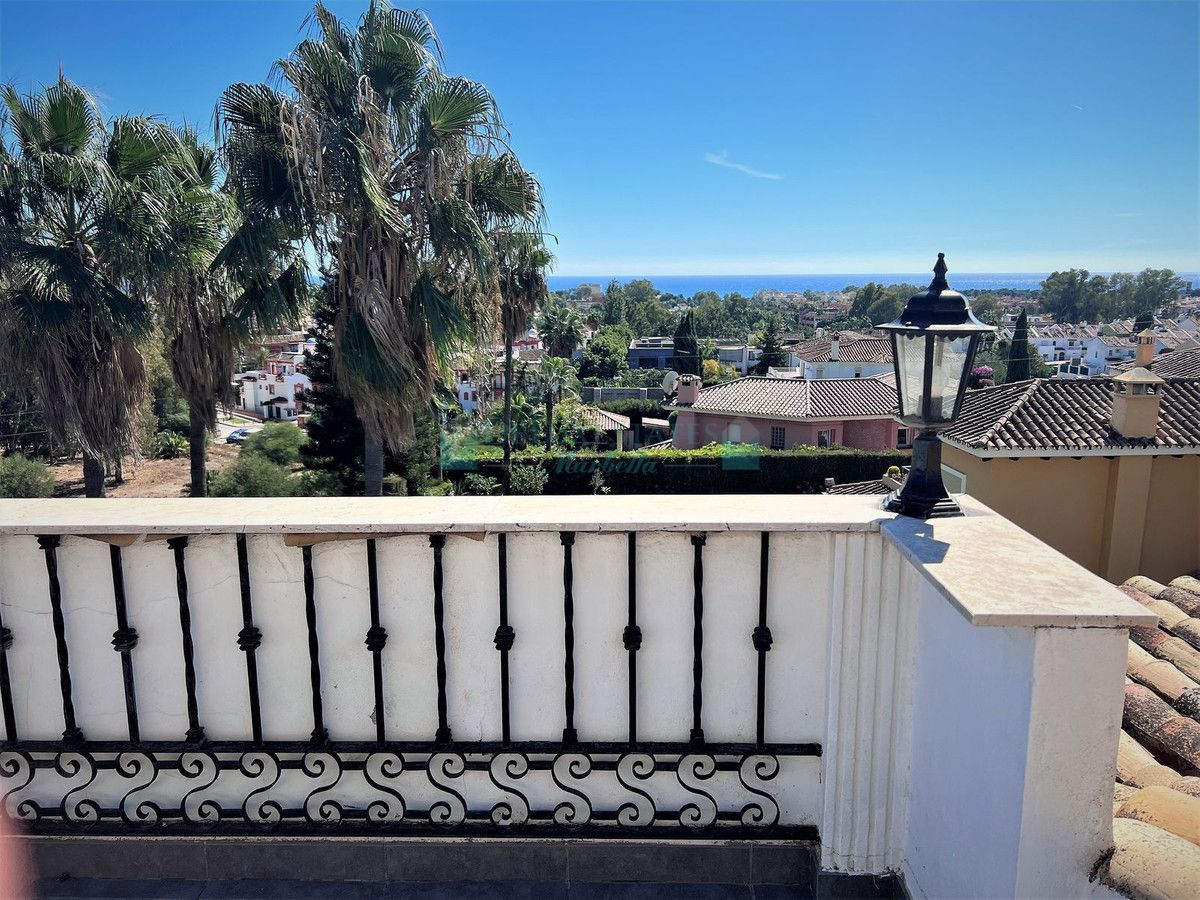 Apartamento en venta en Atalaya, Estepona