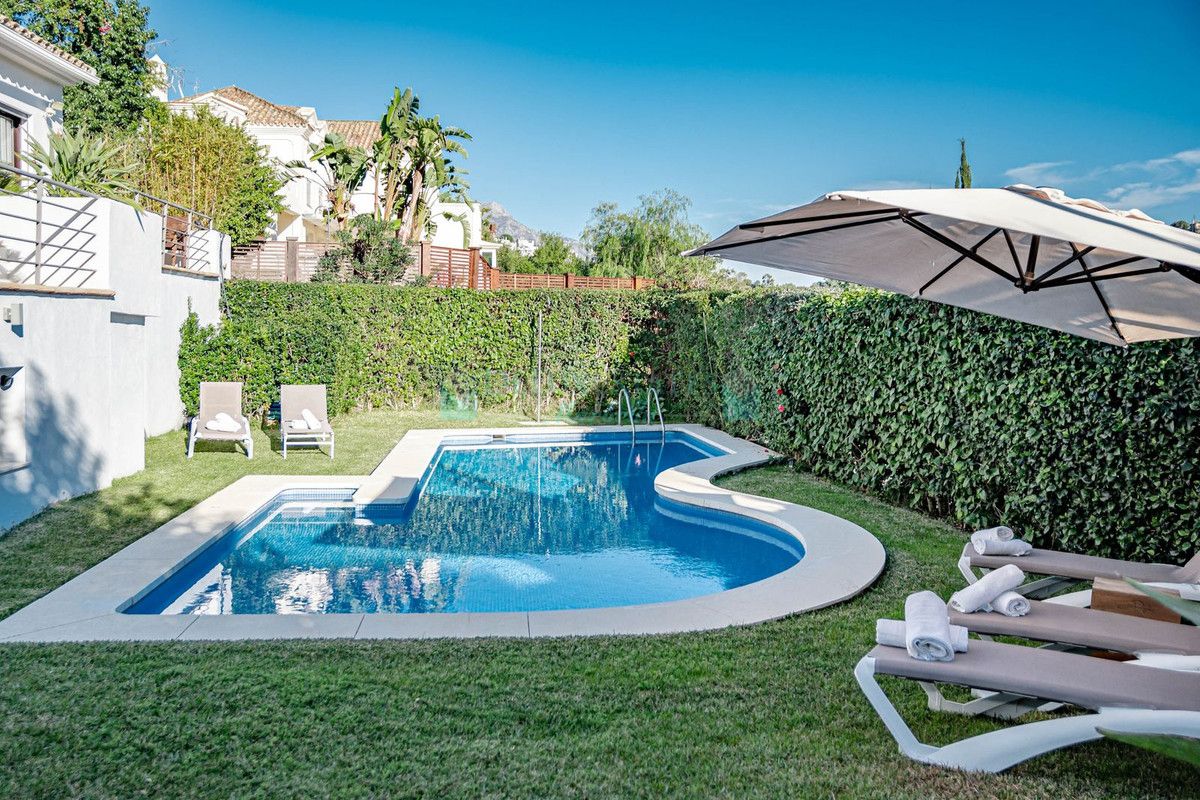 Villa for rent in Benahavis