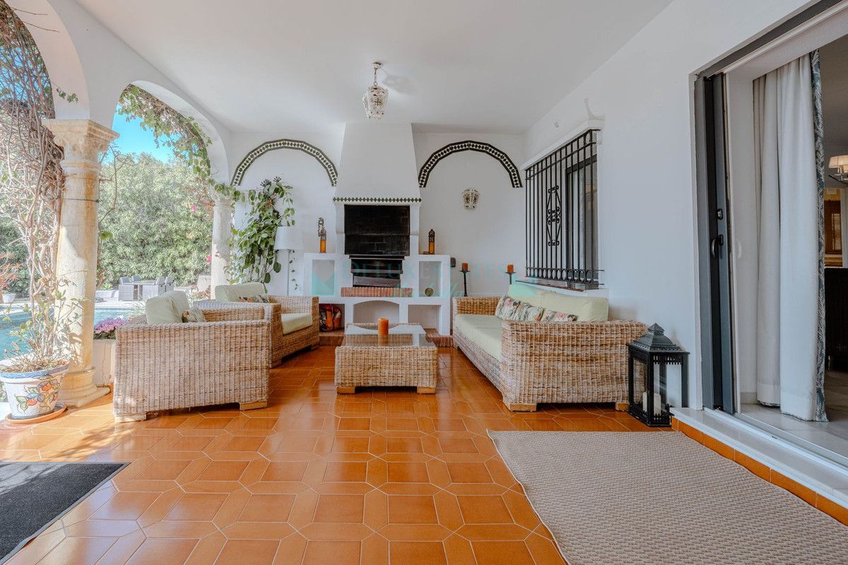 Villa en venta en El Paraiso, Estepona