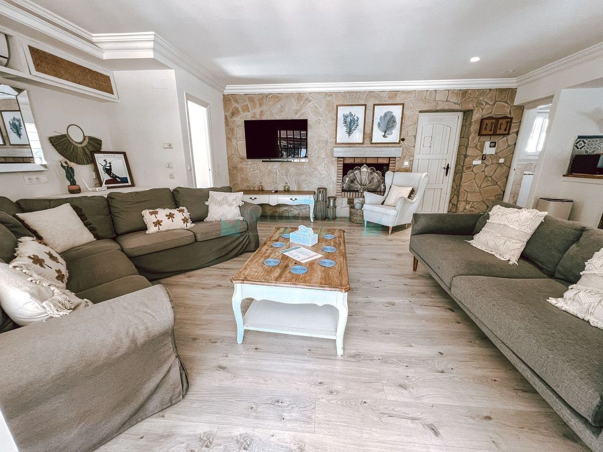 Villa for sale in Nueva Andalucia