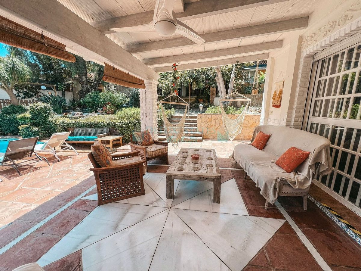 Villa for sale in Nueva Andalucia