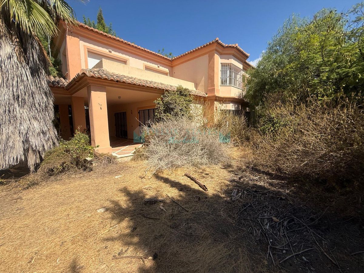 Town House for sale in Nueva Andalucia