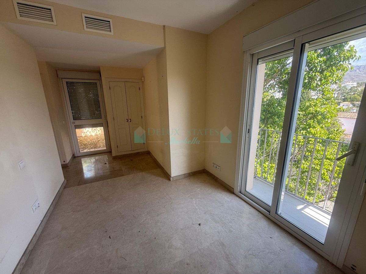 Town House for sale in Nueva Andalucia