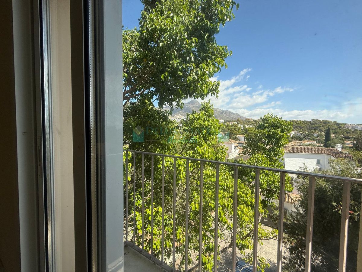 Town House for sale in Nueva Andalucia