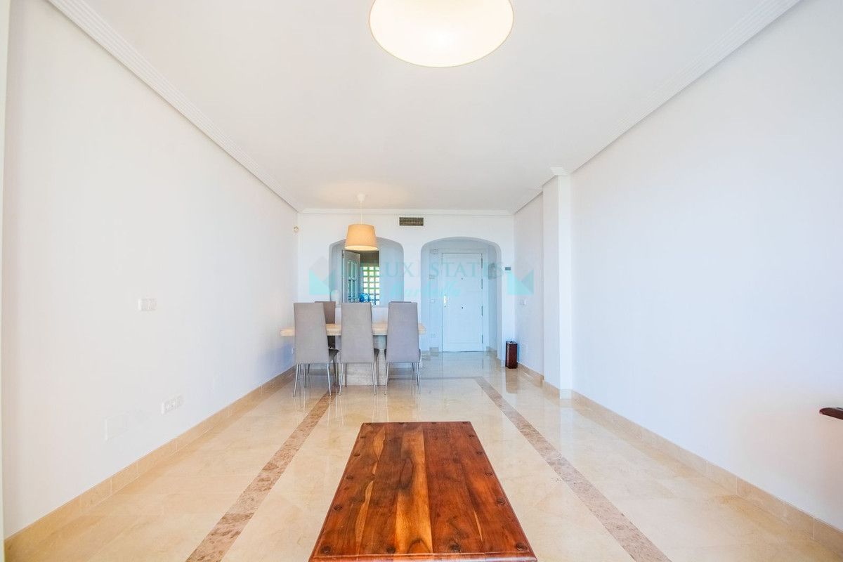 Apartamento en venta en Los Arqueros, Benahavis