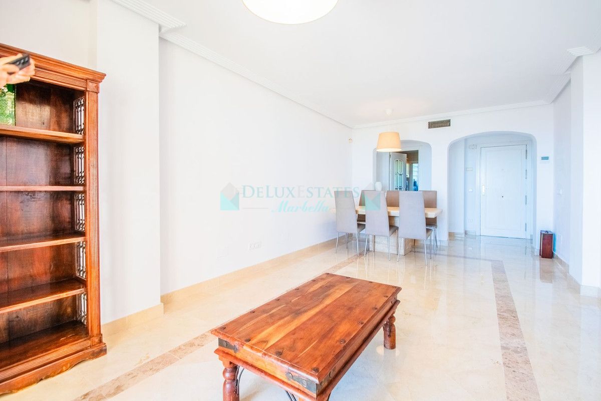 Apartamento en venta en Los Arqueros, Benahavis