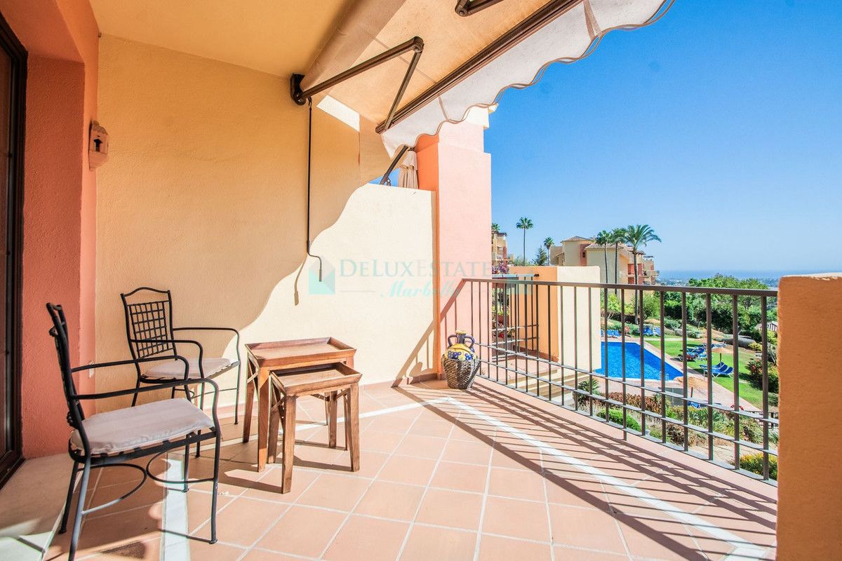 Apartamento en venta en Los Arqueros, Benahavis