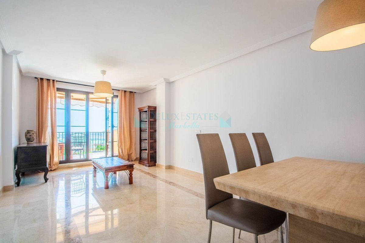 Apartamento en venta en Los Arqueros, Benahavis