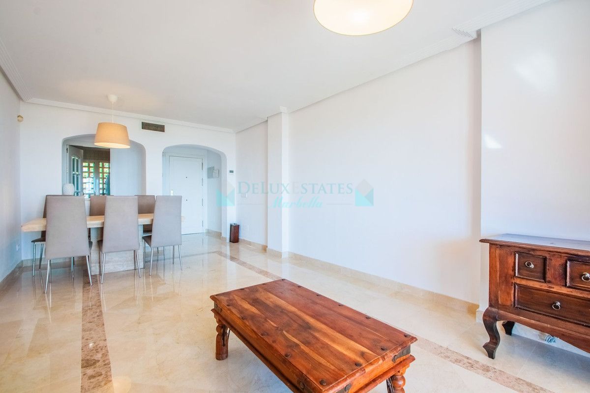 Apartamento en venta en Los Arqueros, Benahavis