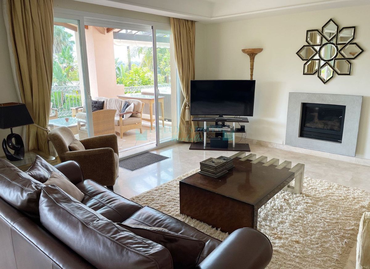 Villa en venta en El Rosario, Marbella Este